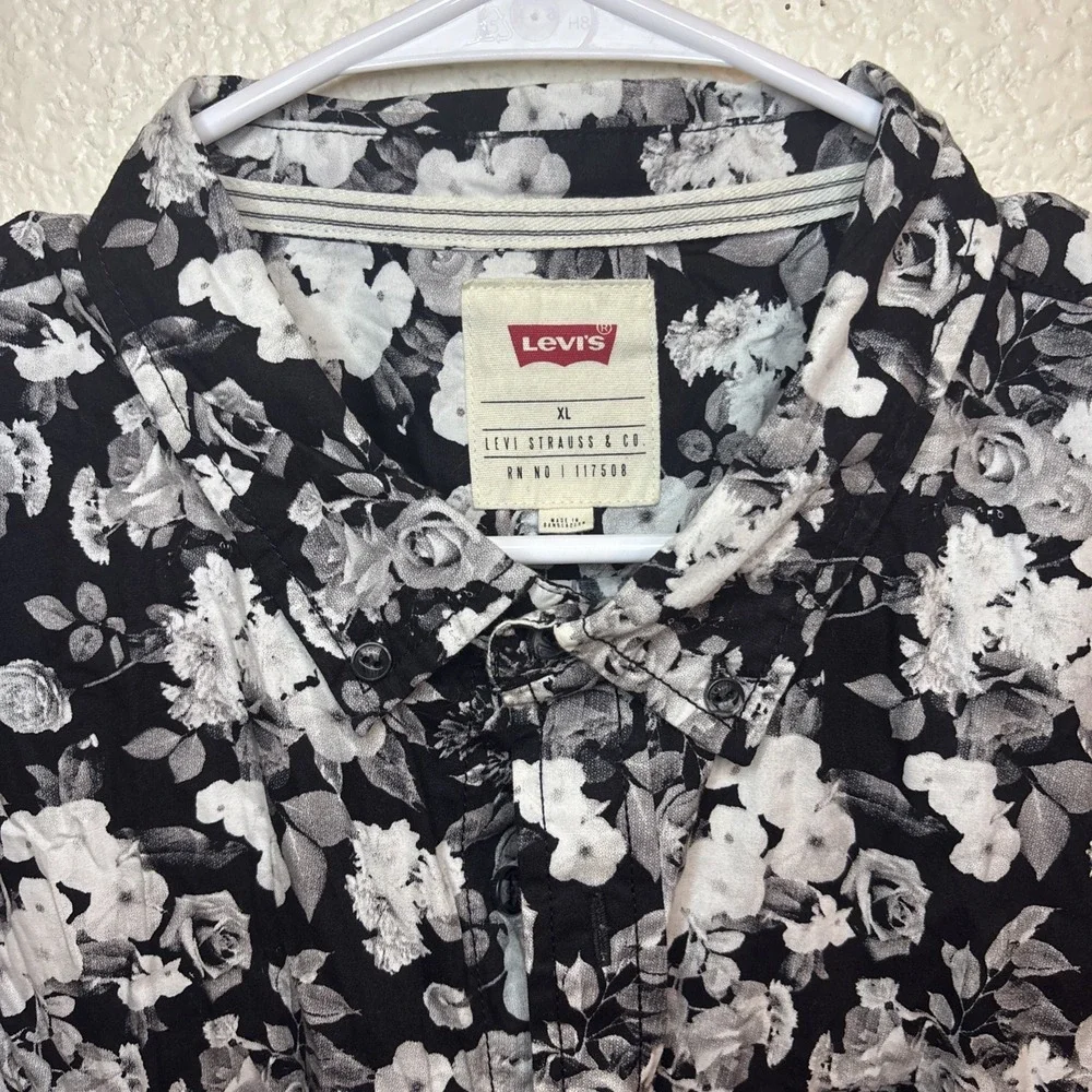 Levi's Men's XL  Classic Camper Relaxed Hawaiian Floral Hipster‎ Red Tab Shirt